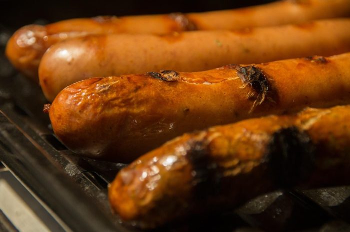 Jak uprawiać cząber ogrodowy w ogrodzie lub na balkonie? Sprawdź przydatne informacje na temat zioła Satureja hortensis!