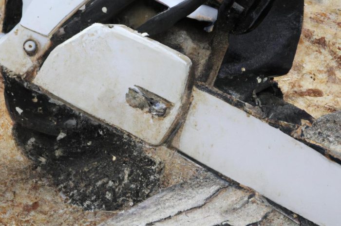 Jaka piła spalinowa najlepiej się sprawdzi do samodzielnego użytku? Na te parametry zwróć uwagę.