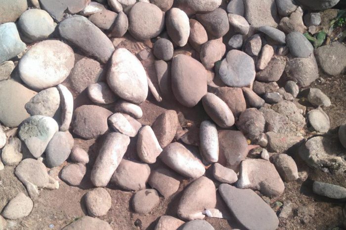 Ogrodowe skalniaki z piaskowca – kamień do ogrodu, który nada mu niepowtarzalnego charakteru!