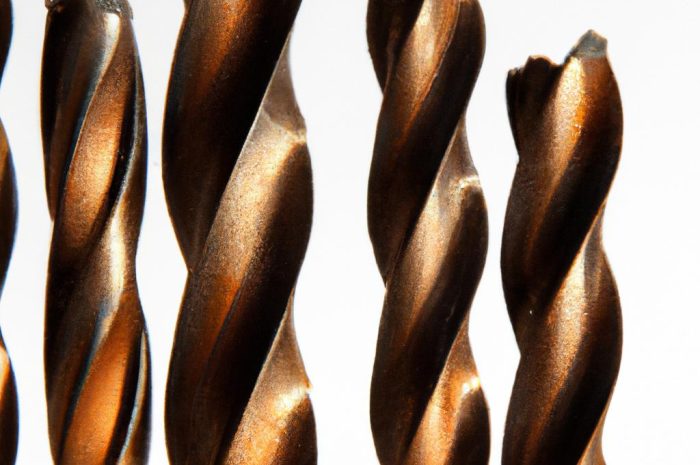 Wiertła do drewna łopatkowe, spiralne i kręte – czym się charakteryzują i kiedy z nich korzystać?