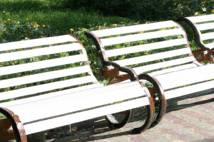 Ławki ogrodowe – wyposaż ogród w funkcjonalne meble