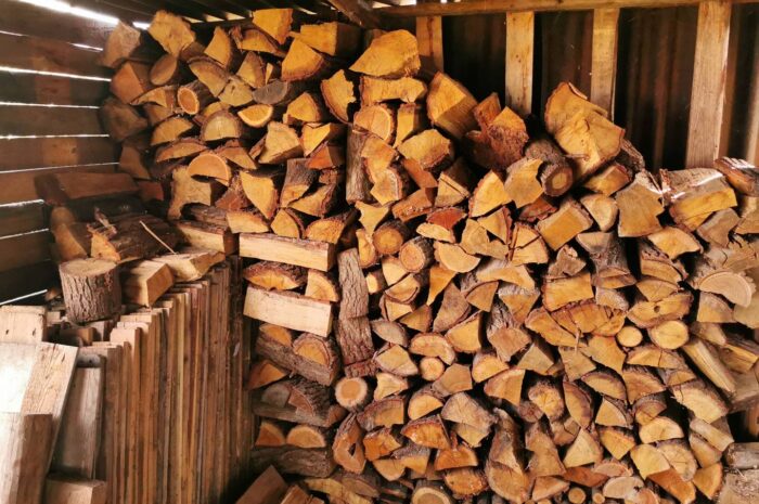 Własna Drewutnia: Kreatywność i Praktyczność w Rękach Miłośników Drewna.